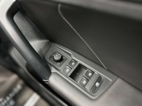 Volkswagen Tiguan 2.0 Tiguan R-Line TSi BlueMotion Technology 4Motion Semi-Auto 4WD 5dr 44