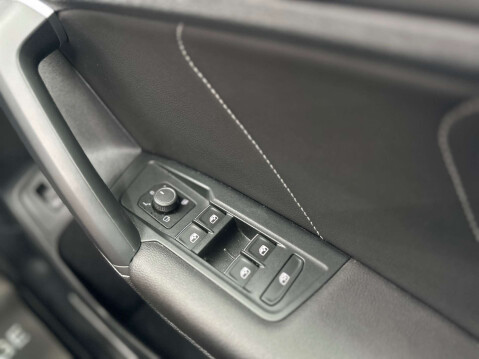 Volkswagen Tiguan 2.0 Tiguan R-Line TDI Semi-Auto 5dr 23