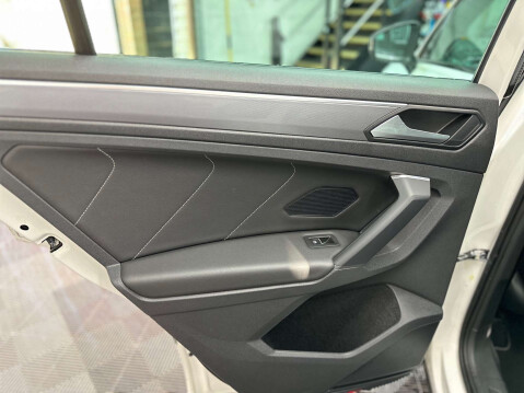 Volkswagen Tiguan 2.0 Tiguan R-Line TDI Semi-Auto 5dr 42
