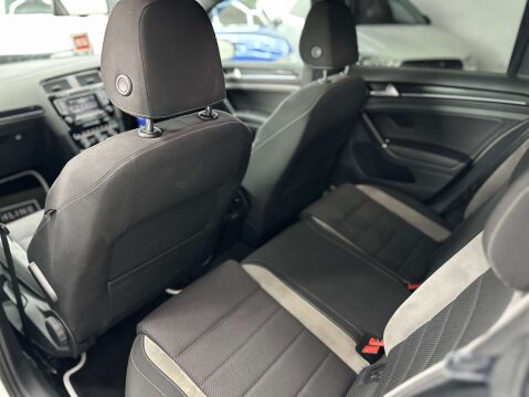 Volkswagen Golf 2.0 Golf R DSG 4WD 5dr 43