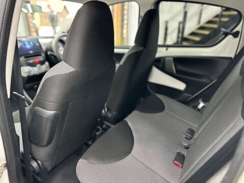 Toyota Aygo 1.0 Aygo Move with Style VVT-i 5dr 26