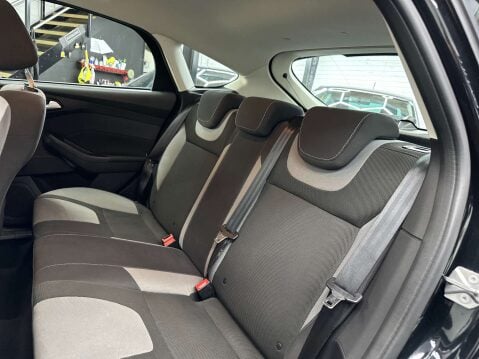 Ford Focus 1.6 Focus Zetec 105 5dr 30