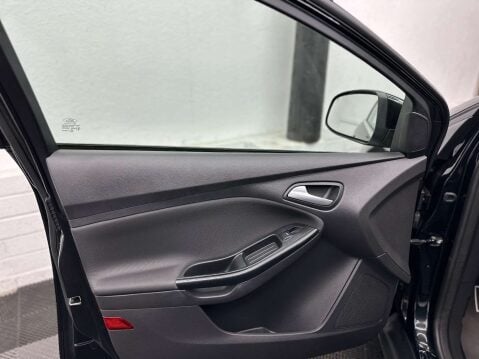 Ford Focus 1.6 Focus Zetec 105 5dr 28