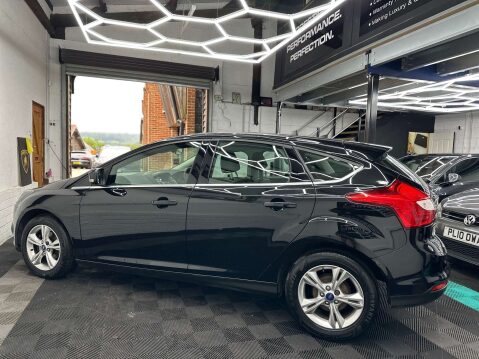 Ford Focus 1.6 Focus Zetec 105 5dr 9