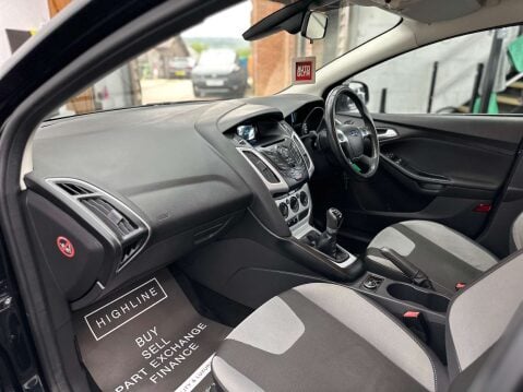 Ford Focus 1.6 Focus Zetec 105 5dr 26