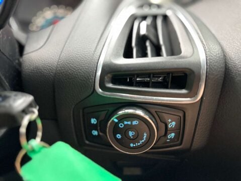 Ford Focus 1.6 Focus Zetec 105 5dr 17