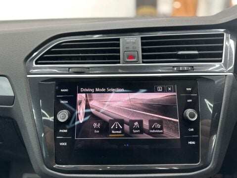 Volkswagen Tiguan 1.5 Tiguan R-Line TSi Evo Semi-Auto 5dr 25