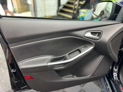 Ford Focus 2.0 Focus ST-3 T 5dr 36
