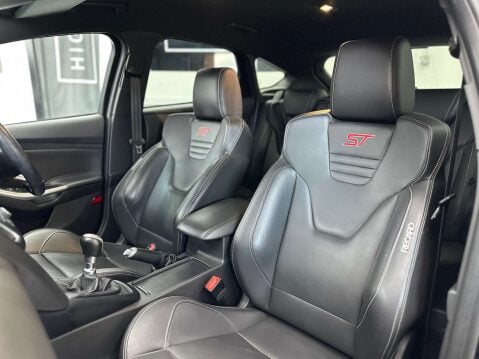 Ford Focus 2.0 Focus ST-3 T 5dr 35