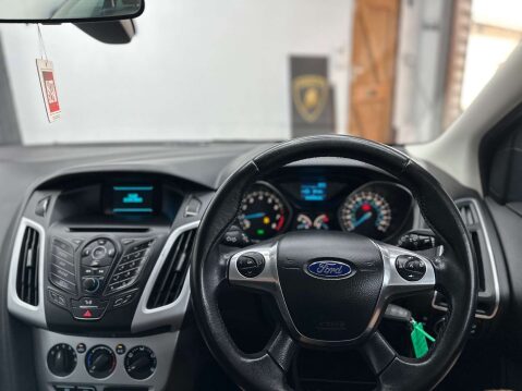 Ford Focus 1.6 Focus Zetec 105 5dr 12