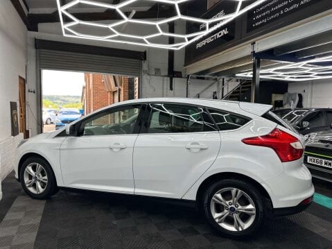 Ford Focus 1.6 Focus Zetec 105 5dr 8