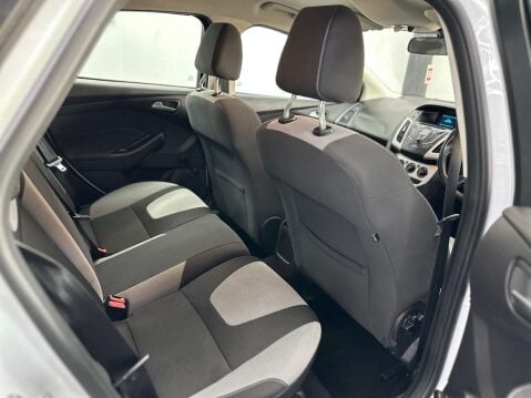 Ford Focus 1.6 Focus Zetec 105 5dr 30
