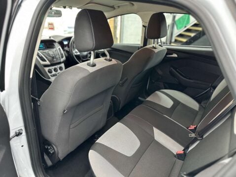Ford Focus 1.6 Focus Zetec 105 5dr 28