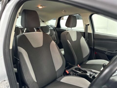 Ford Focus 1.6 Focus Zetec 105 5dr 11