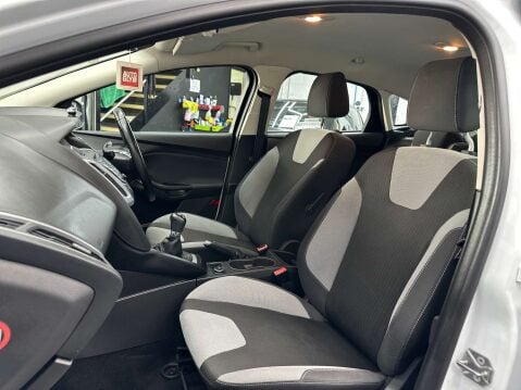 Ford Focus 1.6 Focus Zetec 105 5dr 26
