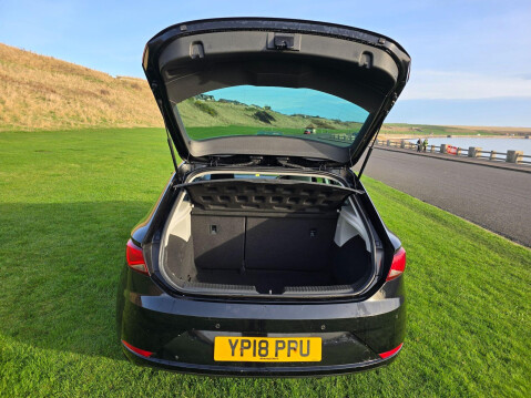 SEAT Leon 1.6 TDI SE Dynamic Technology Euro 6 (s/s) 5dr 8