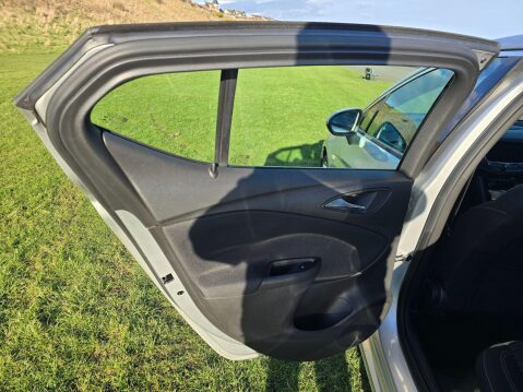 Vauxhall Astra 1.4i Turbo SRi VX Line Nav Euro 6 5dr 28