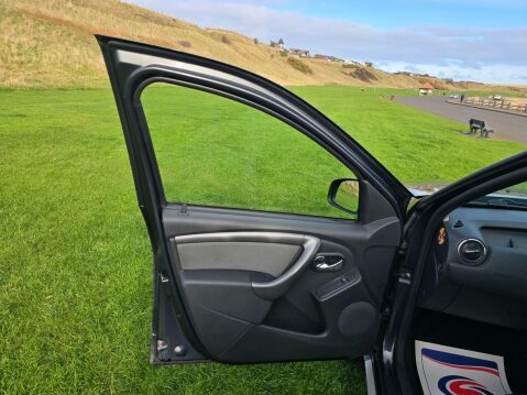 Dacia Duster 1.5 dCi Prestige Euro 6 (s/s) 5dr 27