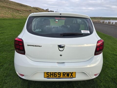 Dacia Sandero 1.0 SCe Essential Euro 6 5dr 10