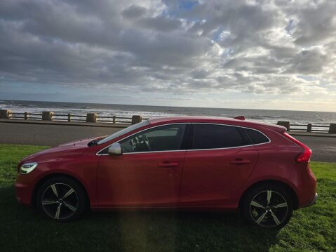 Volvo V40 2.0 D2 R-Design Euro 6 (s/s) 5dr 9