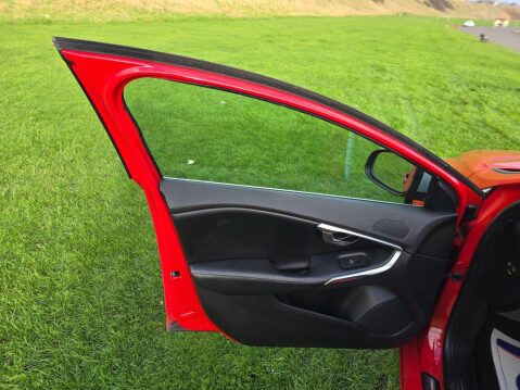 Volvo V40 2.0 D2 R-Design Euro 6 (s/s) 5dr 30