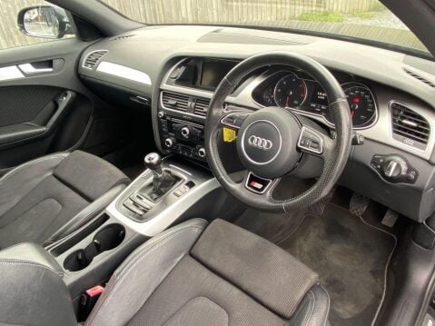 Audi A4 2.0 TDI S line Euro 5 (s/s) 5dr 12