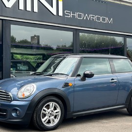 Mini Hatch Cooper 1.6 Automatic + AIR CONDITIONING