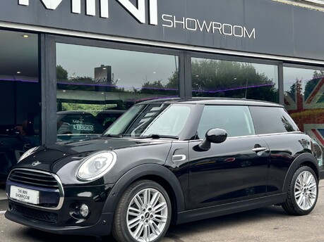 Mini Hatch Cooper 1.5 Chili / Media 3 door - SAT NAV + PARKING ASSISTANT