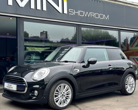 Mini Hatch Cooper 1.5 Chili / Media 3 door - SAT NAV + PARKING ASSISTANT