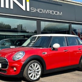 Mini Hatch Cooper 1.5 Automatic Chili / Media 5 door - SAT NAV + 17" ALLOYS