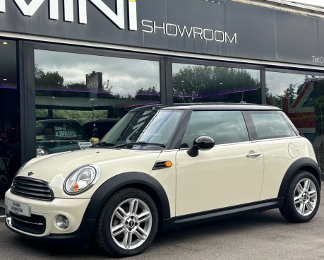 Mini Hatch Cooper 1.6 Automatic Chili - DEPOSIT TAKEN