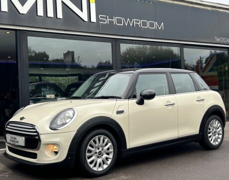 Mini Hatch Cooper D 1.5 Chili / Media XL 5 door - SAT NAV - LOUNGE LEATHER 