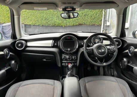 Mini Hatch One D 1.5 Pepper 3 door + VISUAL BOOST TUNER + MINI CONNECTED 11