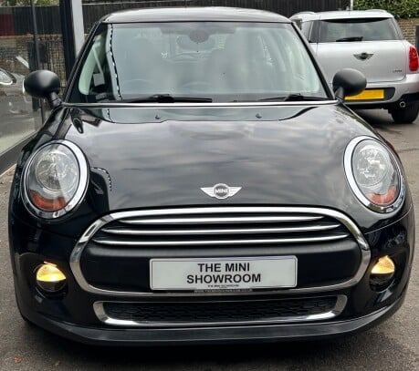 Mini Hatch One D 1.5 Pepper 3 door + VISUAL BOOST TUNER + MINI CONNECTED 6