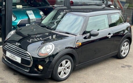 Mini Hatch One D 1.5 Pepper 3 door + VISUAL BOOST TUNER + MINI CONNECTED 9