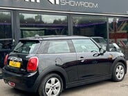 Mini Hatch One D 1.5 Pepper 3 door + VISUAL BOOST TUNER + MINI CONNECTED 2