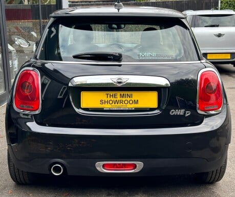 Mini Hatch One D 1.5 Pepper 3 door + VISUAL BOOST TUNER + MINI CONNECTED 7