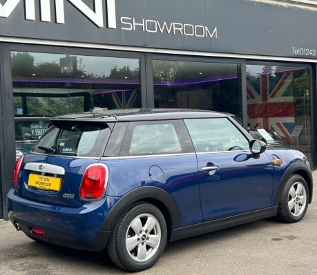 Mini Hatch Cooper 1.5 Pepper 3 door + VISUAL BOOST TUNER + MINI CONNECTED 2