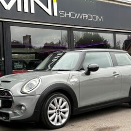 Mini Hatch Cooper S 2.0 Classic Comfort / Navigation packs - SAT NAV - CAR PLAY 