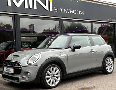 Mini Hatch Cooper S 2.0 Classic Comfort / Navigation packs - SAT NAV - CAR PLAY 