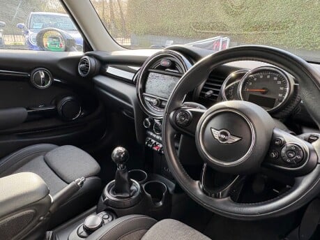 Mini Hatch Cooper 1.5 Chili / Media XL 3 door + PRO SAT NAV + MINI CONNECTED 3