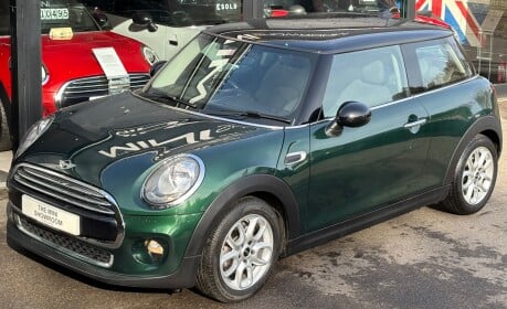 Mini Hatch Cooper 1.5 Chili / Media XL 3 door + PRO SAT NAV + MINI CONNECTED 9