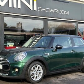 Mini Hatch Cooper 1.5 Chili / Media XL 3 door + PRO SAT NAV + MINI CONNECTED