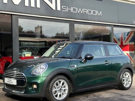 Mini Hatch Cooper 1.5 Chili / Media XL 3 door + PRO SAT NAV + MINI CONNECTED