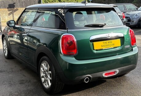 Mini Hatch Cooper 1.5 Chili / Media XL 3 door + PRO SAT NAV + MINI CONNECTED 15