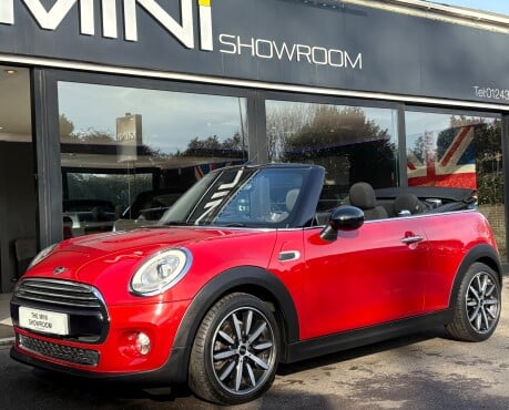 Mini Convertible Cooper 1.5 Chili / Media + SAT NAV + VISIBILITY PACK