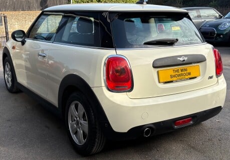 Mini Hatch One 1.2 Pepper 3 door + VISUAL BOOST + HEATED SEATS + PDC 15