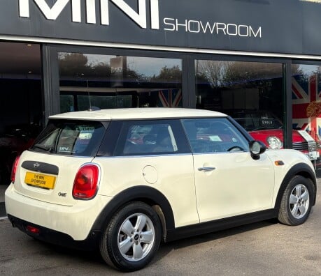 Mini Hatch One 1.2 Pepper 3 door + VISUAL BOOST + HEATED SEATS + PDC 2