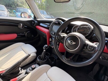 Mini Hatch Cooper 1.5 Automatic Pepper 3 door + LOUNGE LEATHER + PARK ASSISTANT 3