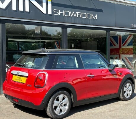 Mini Hatch Cooper 1.5 Automatic Pepper 3 door + LOUNGE LEATHER + PARK ASSISTANT 2